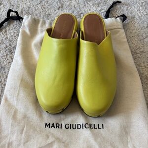 Mari Giudicelli Chartreuse Leather Clogs New No. 6 size 7